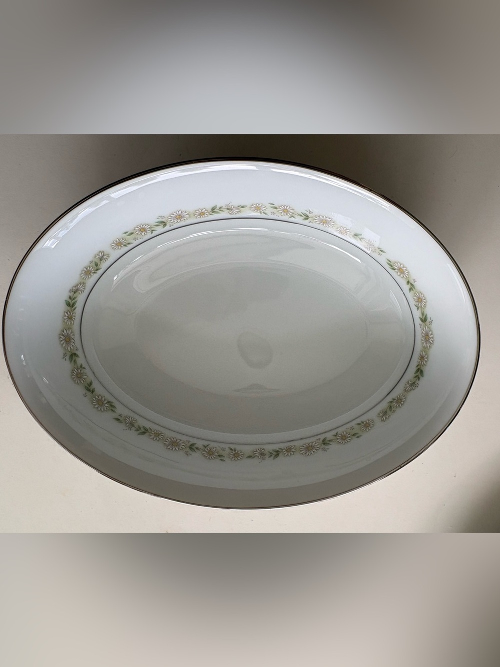Noritake Japan 6908 Trilby White Oval Serving bowl with Daisy Trim 9”x7”x2”